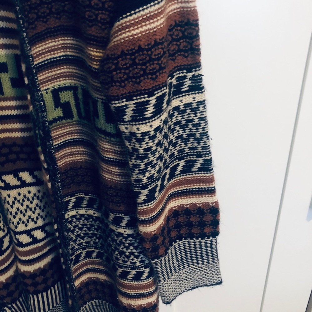 Sweater 🔴 SOLD 🔴 - Picture 4 of 5